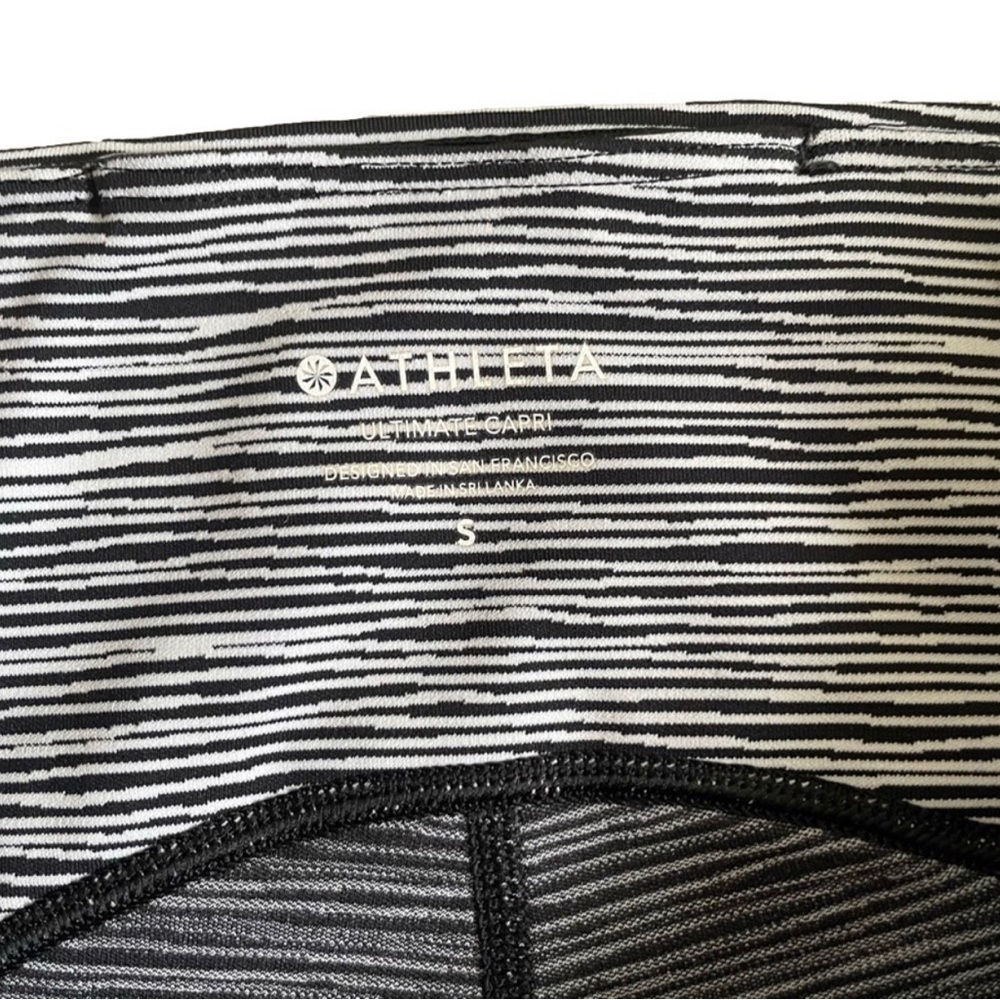 Athleta Ultimate Linear Lines Capri Size Small Black White Coin Pocket Stretch - Picture 5 of 11